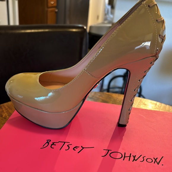 Betsey Johnson Dita Blush Platform Heels - Picture 3 of 10
